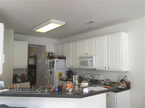 4th image of 817 Parkland Pl