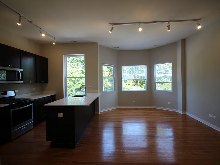 1801 W School St #2S — Photo 2