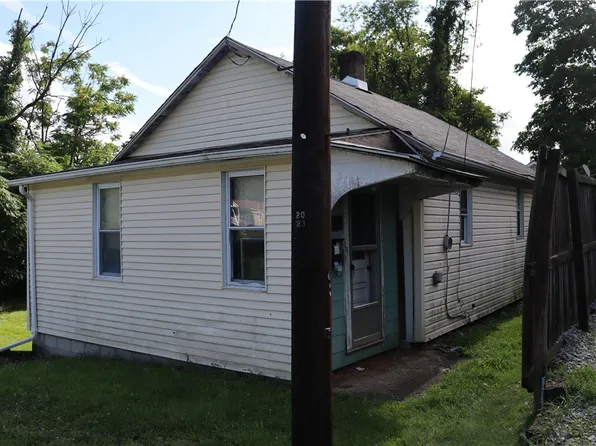 608 N 6th St, Youngwood, PA 15697