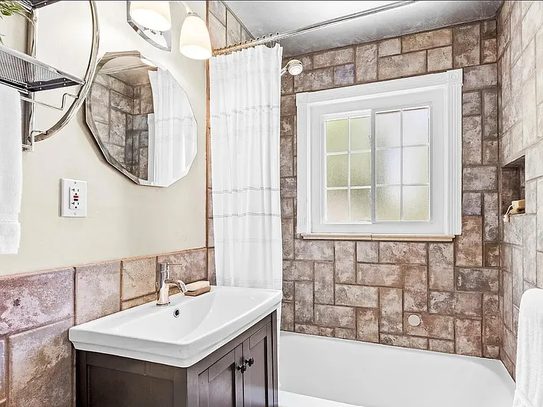 3471 S Elm St — Photo 16