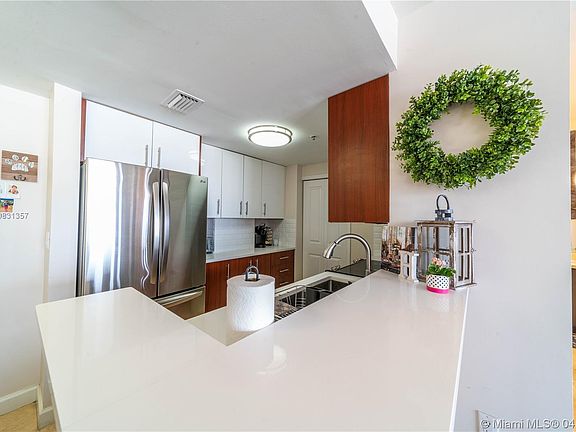 4th image of 2650 SW 37th Ave APT 801