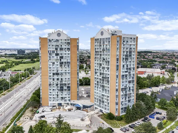 35 Trailwood Dr #311, Mississauga, ON L4Z 3L6