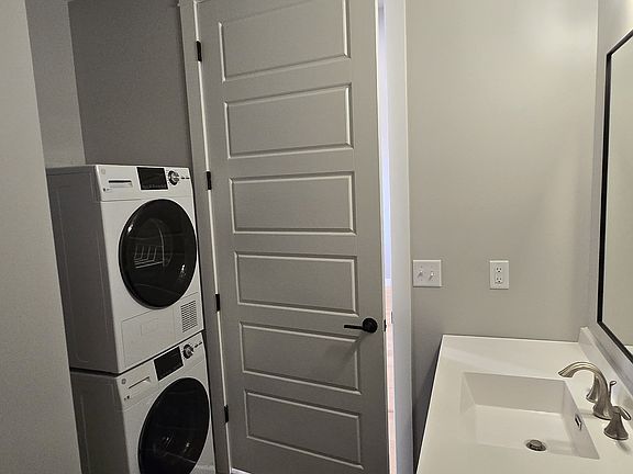 5th image of 218 N Locust St #210