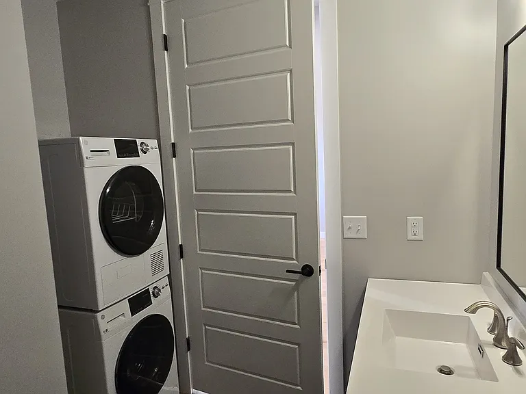 218 N Locust St #210 — Photo 5