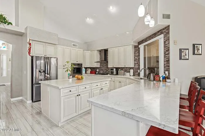1015 E Irma Ln — Photo 7