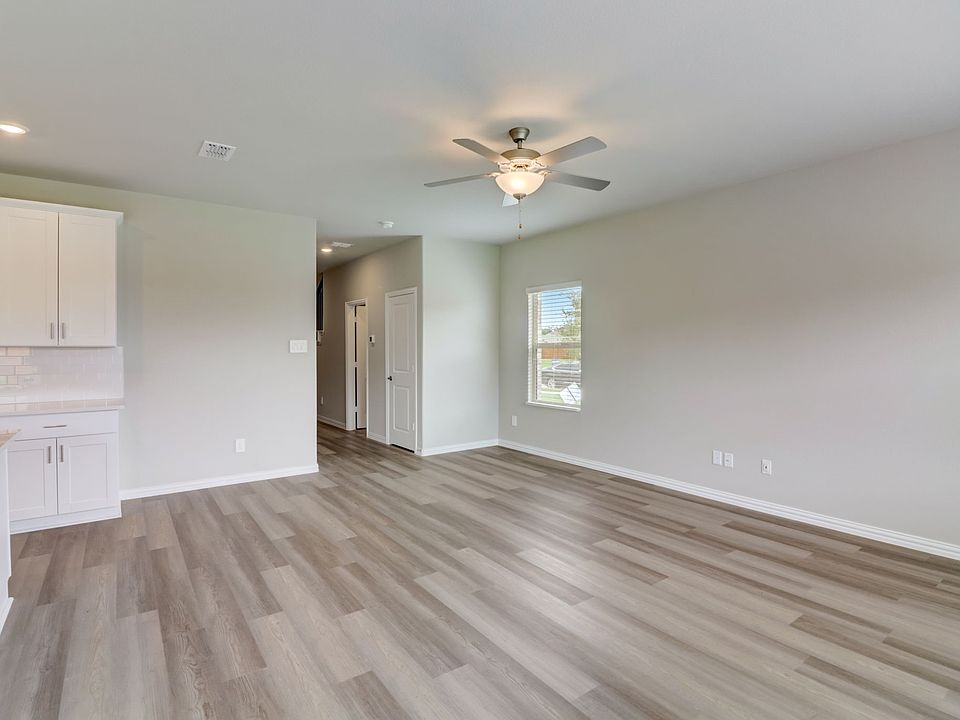 1st image of 803 McKenna Dr