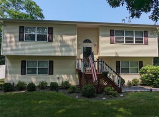 128 Belleview Ave, Center Moriches, NY 11934