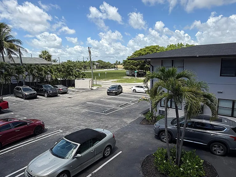 110 NW 7th Ave #18 — Photo 22