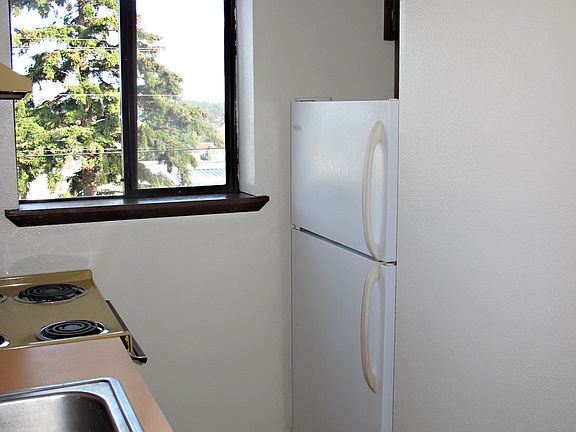 5th image of 835 N Oak Harbor St APT 201
