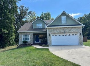 4904 Bay Harvest Ct, Clemmons, NC 27012