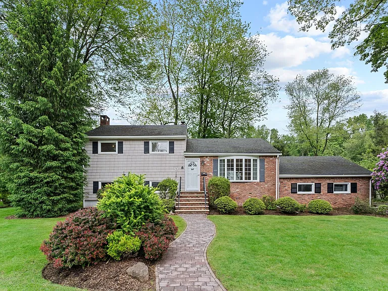 8 Brook Way — Photo 33