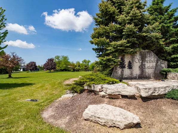 2600 Sanctuary Ln, Spring Grove, IL 60081