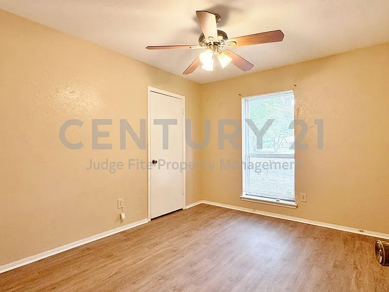1146 Meadow Creek Dr — Photo 12