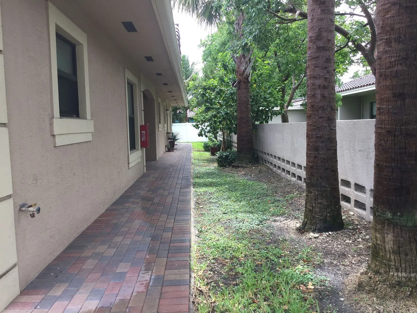 1045 Villas LLC (1035 NE 10th Ave) — Photo 3