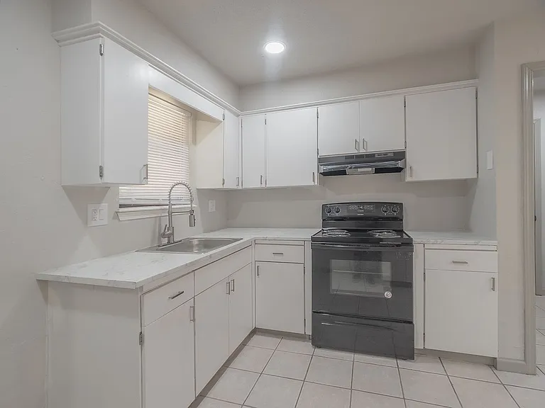 229 Bainbridge Rd — Photo 9