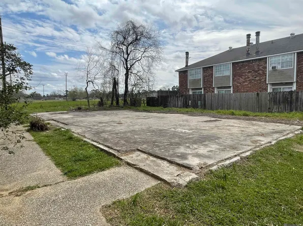 1725 Starboard Dr, Baton Rouge, LA 70820