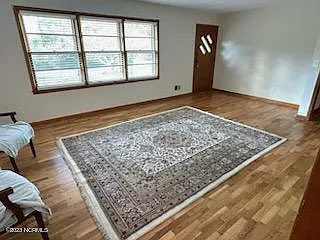 3 bed, 2.0 bath, 1550 sqft, $2,300 — Photo 3