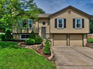 502 Huntington Ct, Greenwood, MO 64034