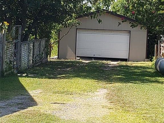 3rd image of 2725 Mulberry Dr