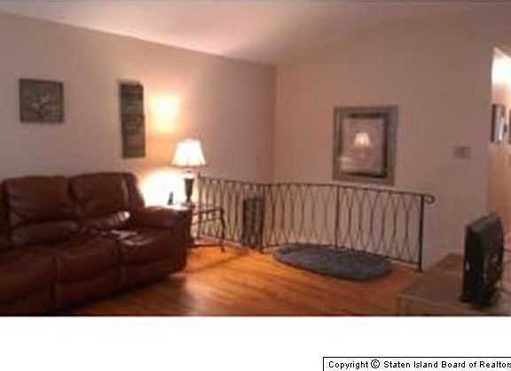 3rd image of 12 Maybury Ct
