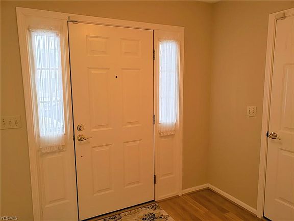 4th image of 1420 Ledgewood Ln