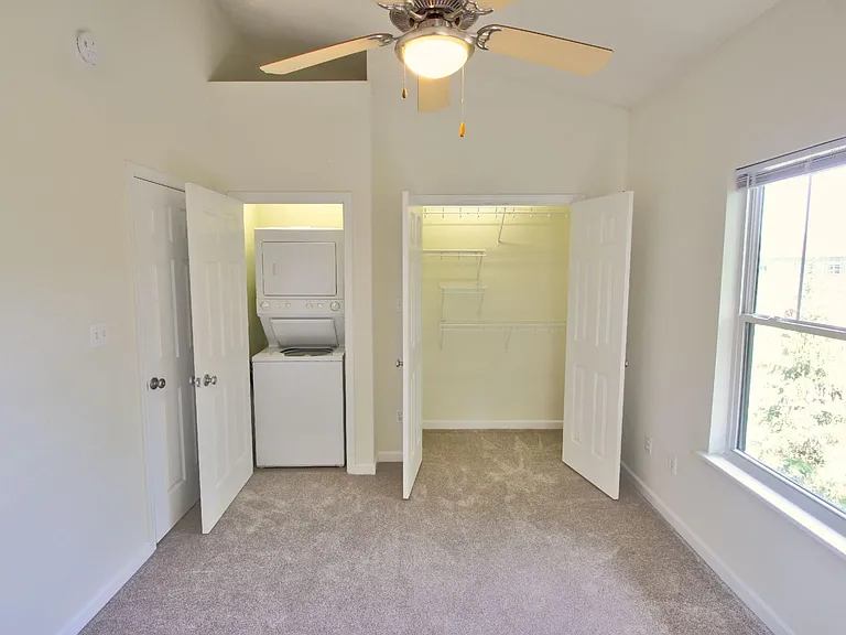 Scholar's Quad Collegiate Apartments — Photo 21