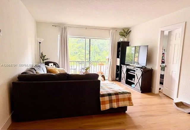 Venetian Palms Condo — Photo 4