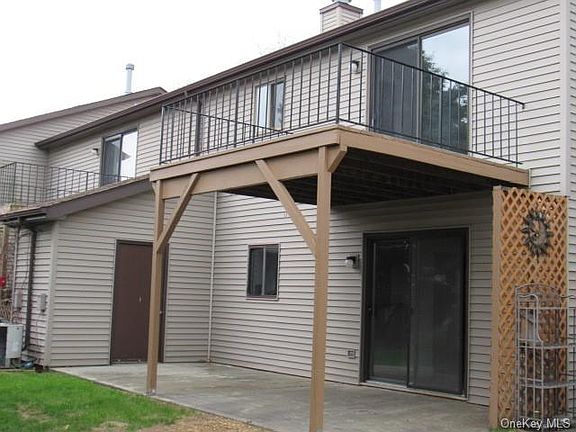 3rd image of 524 Barberry Ln Unit 26