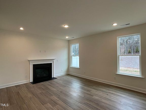 4th image of 30 Highland Wood Dr