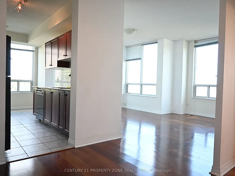 1359 Rathburn Rd E #405 — Photo 5