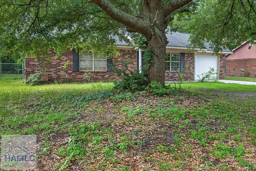 3 bed, 2.0 bath, 1352 sqft, $2,050 — Photo 3