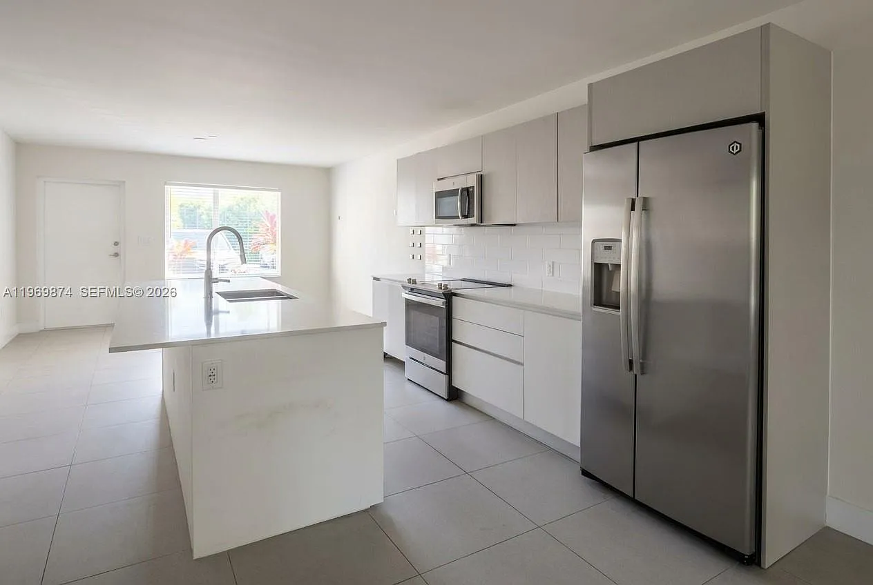 3 bed, 2.5 bath, 1275 sqft, $2,900 — Photo 4