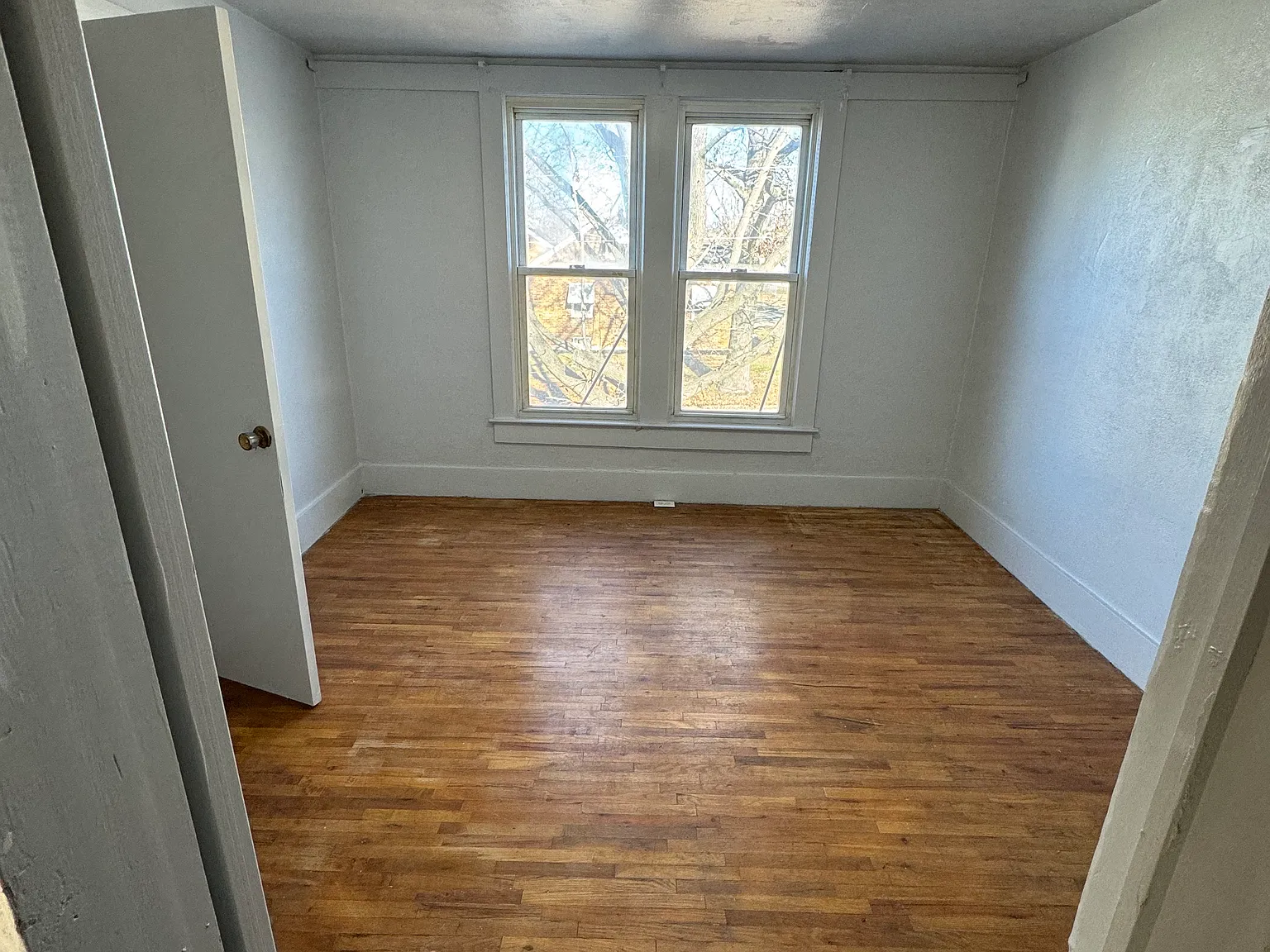 3 bed, 1050 sqft, $1,200 — Photo 2