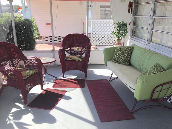 Screened in front porch 