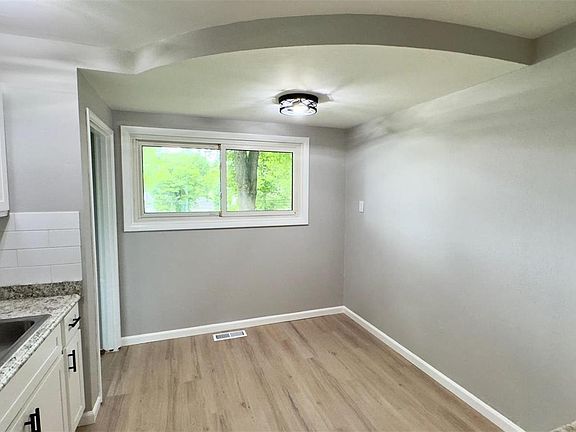 5th image of 40 Clearview Dr