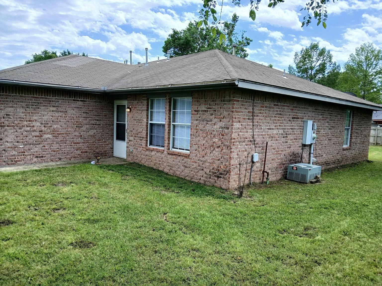 2 bed, 1962 sqft, $995 — Photo 1