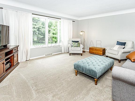 4th image of 1414 21st Ave S