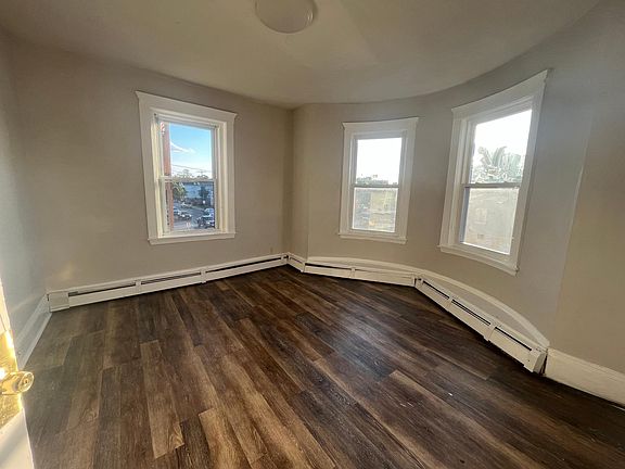 4th image of 526 Western Ave #11-15
