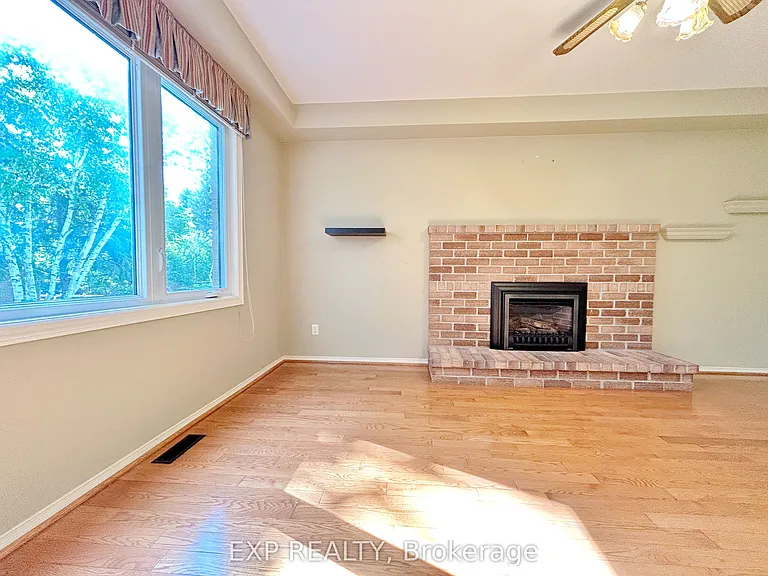 23 Haskell Cres — Photo 10