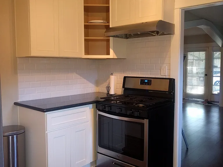 537 Auburn St — Photo 10