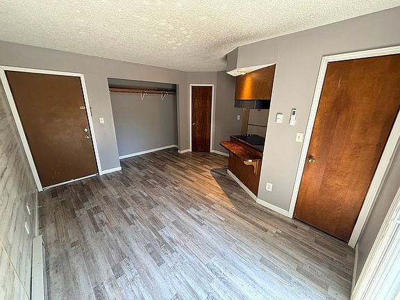 3rd image of 616 S 6th St #E-2