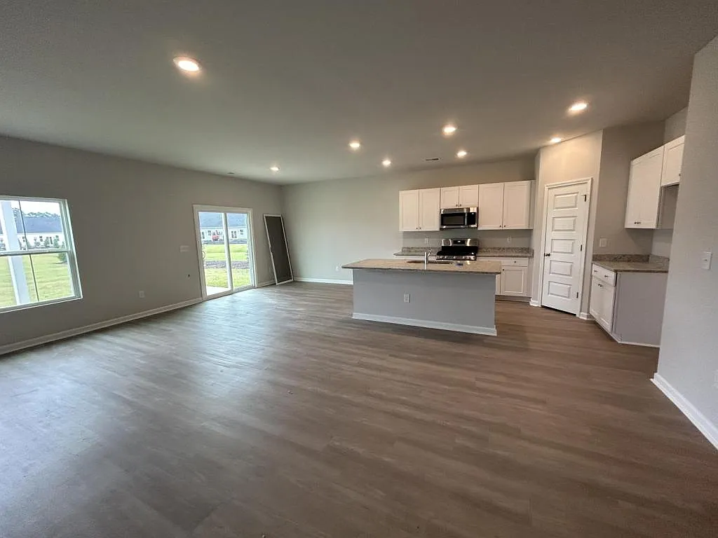 8048 Forest Edge Dr — Photo 3