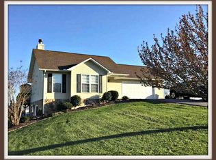 816 Chestnut Grove Cir, Dandridge, TN 37725
