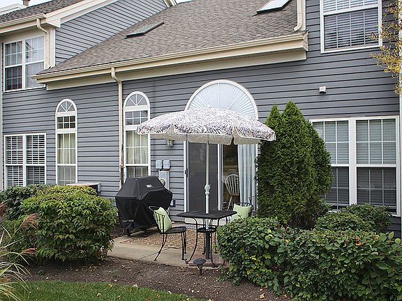 4th image of 955 Little Falls Ct
