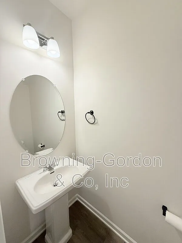 2 bed, 2.5 bath, $2,000 — Photo 3