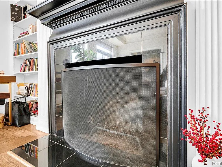 2900 E Jefferson Ave #D201 — Photo 9