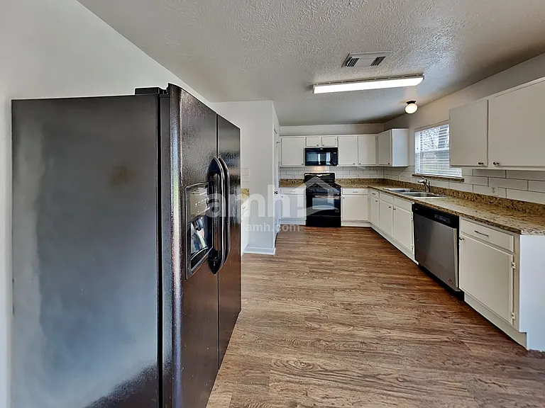 5349 Yale Dr — Photo 4