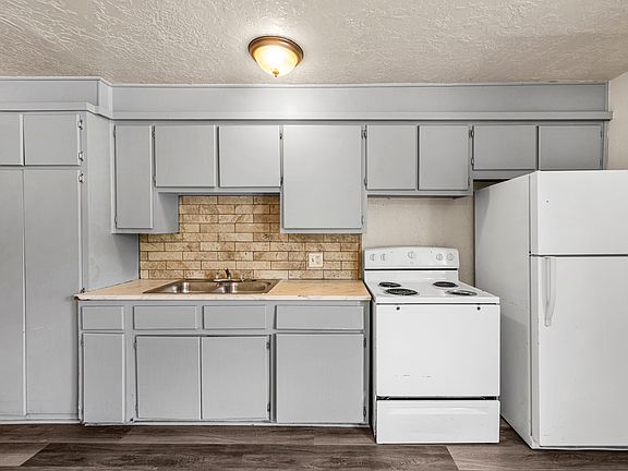3rd image of 508 SW 19th St #1