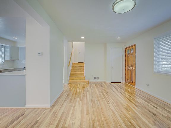 4th image of 1045 Palmer Pl