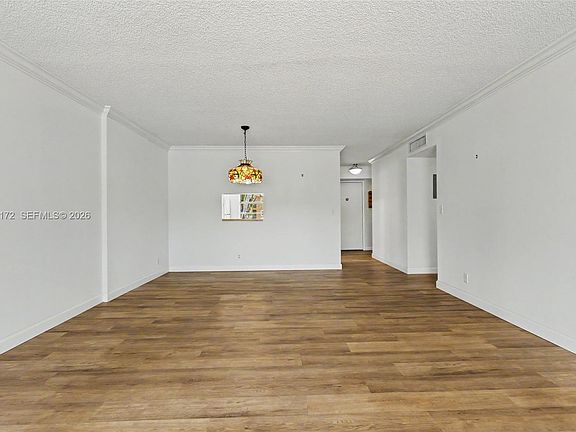 4th image of 414 SE 10th St APT 103